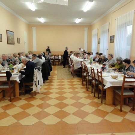 Egy kis „Fesztivál” keretében köszöntöttük a településen élő idősebb lakóinkat